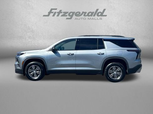 Used 2026 Chevrolet Traverse LT AWD/4WD image 5
