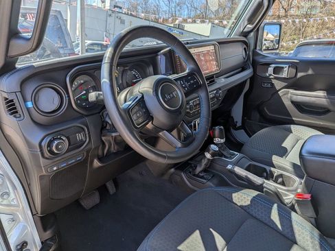 Used 2024 Jeep Wrangler Unlimited Rubicon 4xe w/ Technology Group image 12