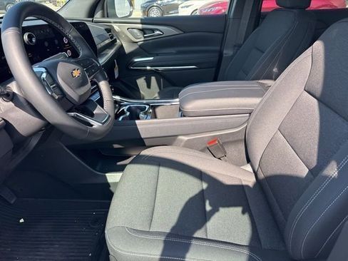 Used 2026 Chevrolet Traverse LT w/ Driver Confidence Package FWD image 9