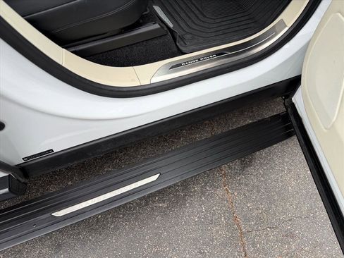 Used 2023 Land Rover Range Rover Long Wheelbase SE image 38