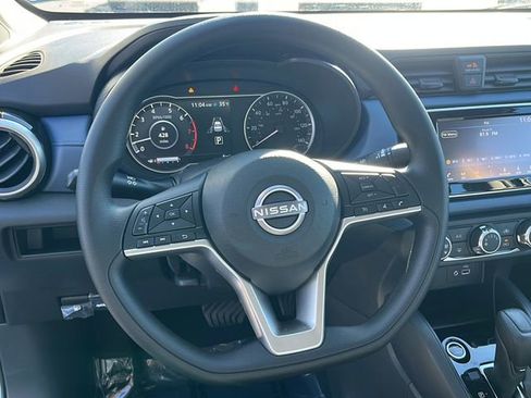 New 2025 Nissan Versa SV w/ Trunk Package FWD image 23