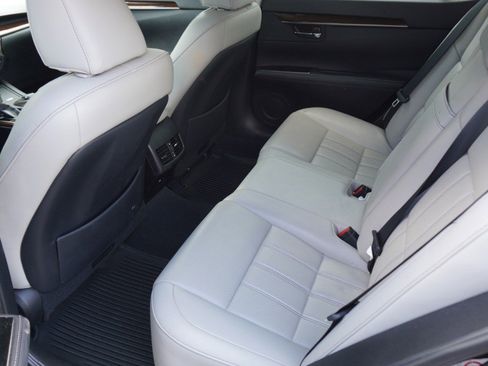 Used 2017 Lexus ES 350 image 9