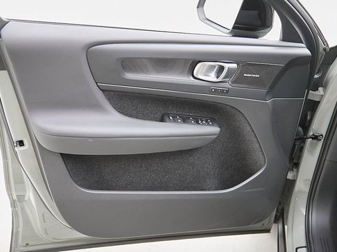 Certified 2023 Volvo C40 P8 Recharge Ultimate image 10