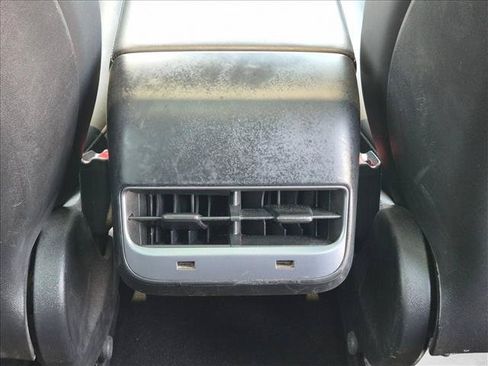 Used 2018 Tesla Model 3 Long Range RWD image 17