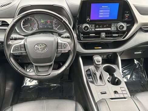 Used 2023 Toyota Highlander XLE FWD image 24