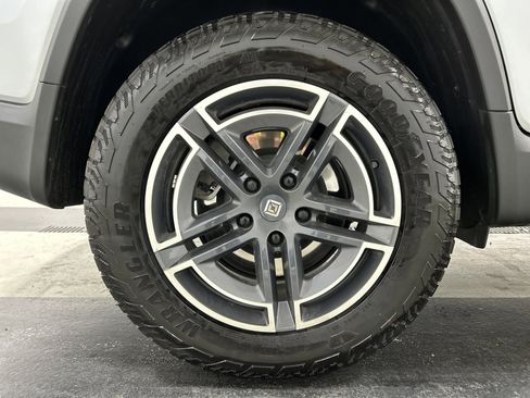Used 2025 Rivian R1T Adventure AWD/4WD image 12