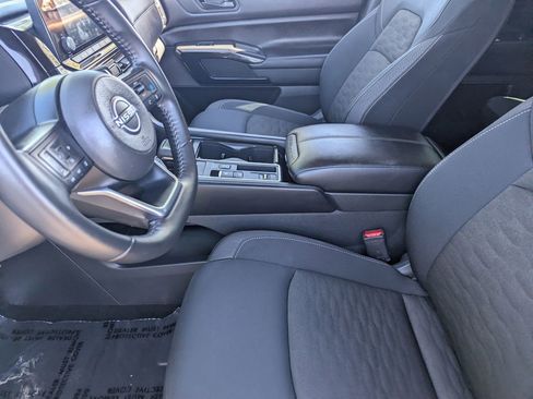 Certified 2025 Nissan Pathfinder SV FWD image 15
