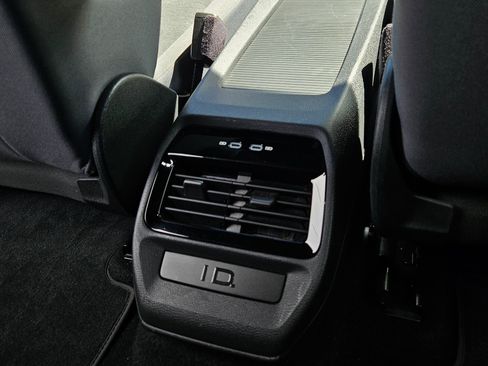 Used 2022 Volkswagen ID.4 Pro RWD image 23