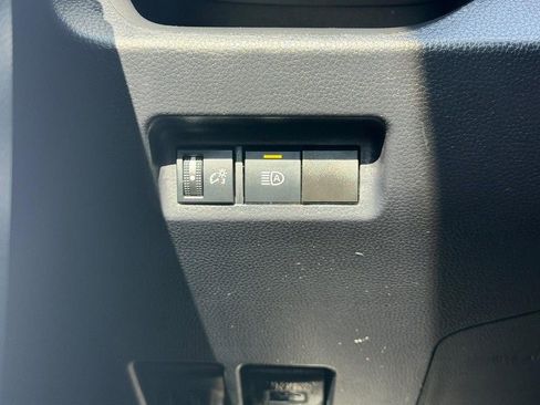 Used 2021 Toyota RAV4 LE FWD image 17