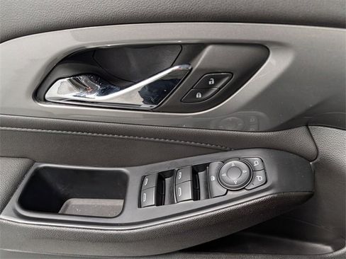 Used 2023 Chevrolet Traverse LT image 15