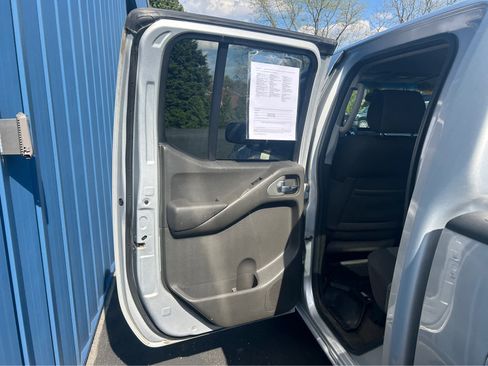 Used 2009 Suzuki Equator Sport image 24