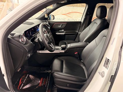 Used 2021 Mercedes-Benz GLB 250 4MATIC image 11
