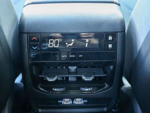 Used 2025 Jeep Grand Cherokee L Laredo image 13