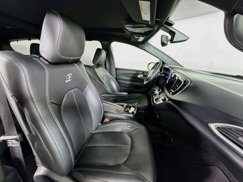 Used 2020 Chrysler Pacifica Touring-L Plus w/ S Appearance Package FWD image 30