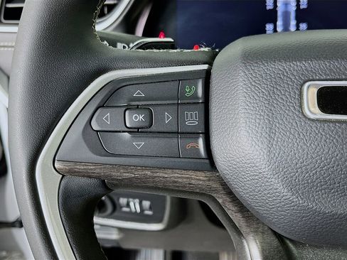 Used 2023 Jeep Grand Cherokee Limited AWD/4WD image 15