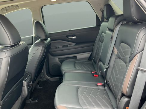 Used 2023 Nissan Pathfinder Platinum w/ Cargo Package AWD/4WD image 19