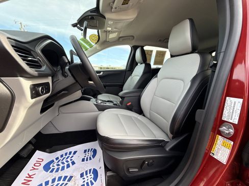 Used 2025 Ford Escape Platinum image 9