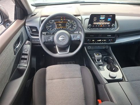 Used 2023 Nissan Rogue SV image 11