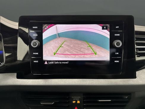 Used 2025 Volkswagen Jetta SE w/ Sunroof Package image 10