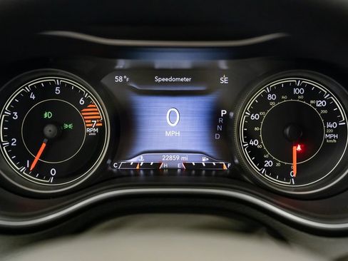 Used 2023 Jeep Cherokee Altitude Lux AWD/4WD image 17