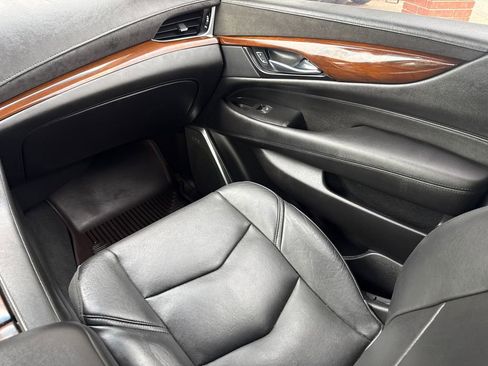 Used 2020 Cadillac Escalade Premium Luxury RWD image 15