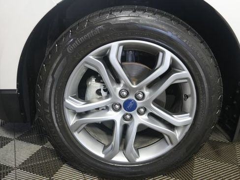 Used 2015 Ford Edge Titanium w/ Technology Package FWD image 9