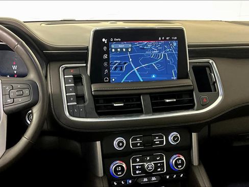 Used 2023 GMC Yukon XL SLT image 2