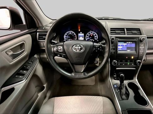 Used 2016 Toyota Camry LE image 6