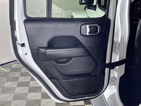 Used 2018 Jeep Wrangler Unlimited Sahara w/ Uconnect 4C Nav & Sound Group image 19