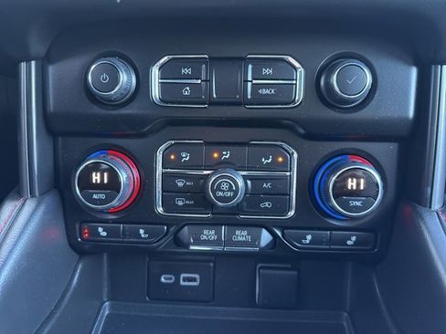 Used 2022 Chevrolet Suburban RST w/ Sport Performance Package image 16