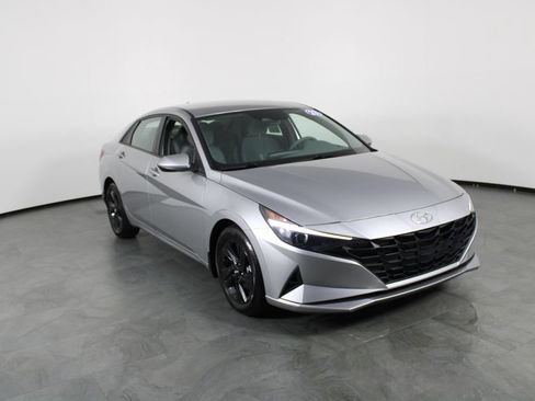 Certified 2023 Hyundai Elantra SEL FWD image 4