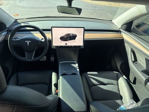 Used 2023 Tesla Model Y Performance image 10