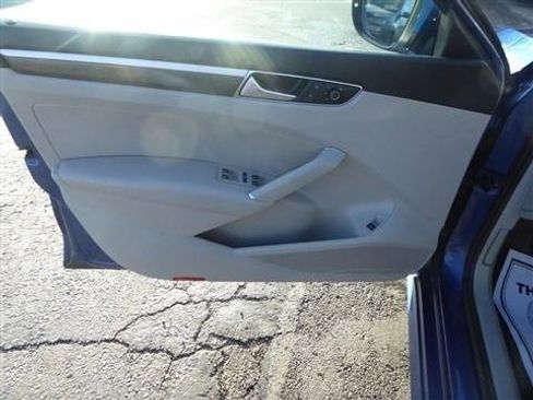 Used 2016 Volkswagen Passat 1.8T SE image 9