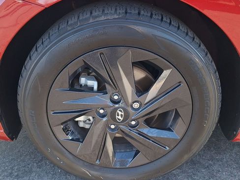 Certified 2022 Hyundai Elantra Blue image 30