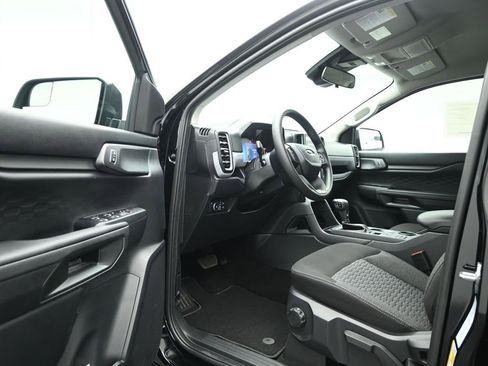 Used 2025 Ford Ranger XL image 8