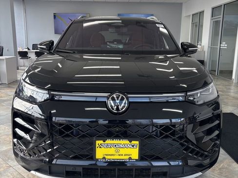 New 2026 Volkswagen Tiguan SEL R-Line image 3