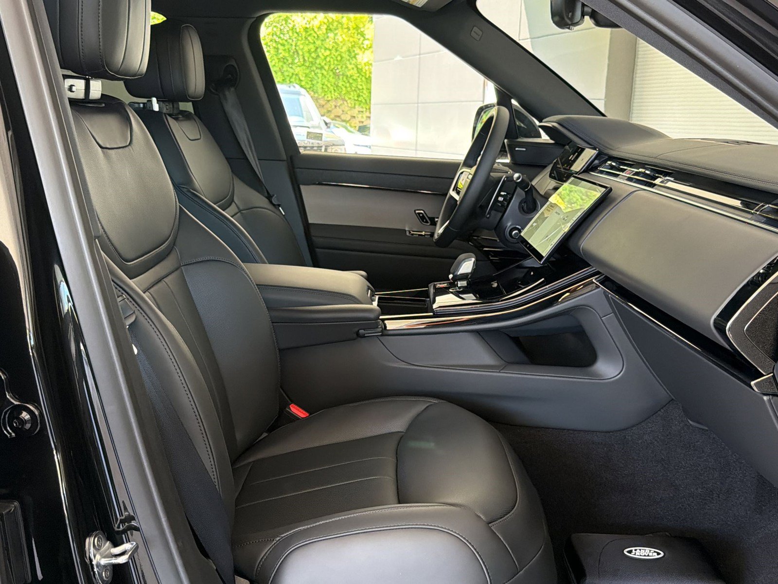 New 2026 Land Rover Range Rover Sport SE AWD/4WD image 31