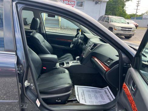Used 2011 Subaru Outback 2.5i Limited w/ PWR Moonroof Pkg AWD/4WD image 12