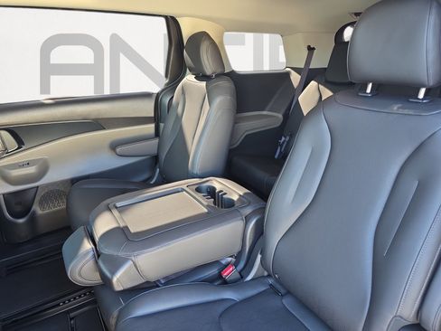 Used 2026 Kia Carnival LXS image 22