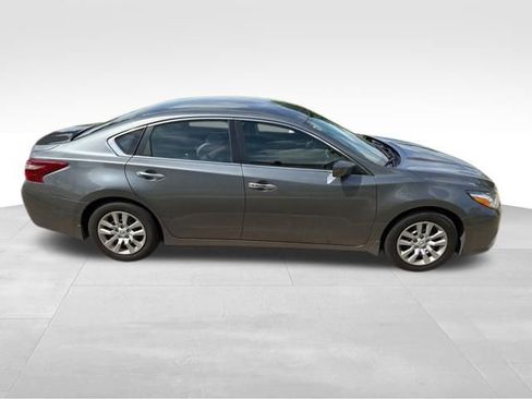 Used 2018 Nissan Altima 2.5 S w/ S Convenience Package FWD image 2