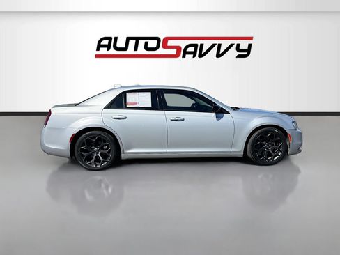 Used 2019 Chrysler 300 Touring w/ Sport Appearance Package RWD image 8