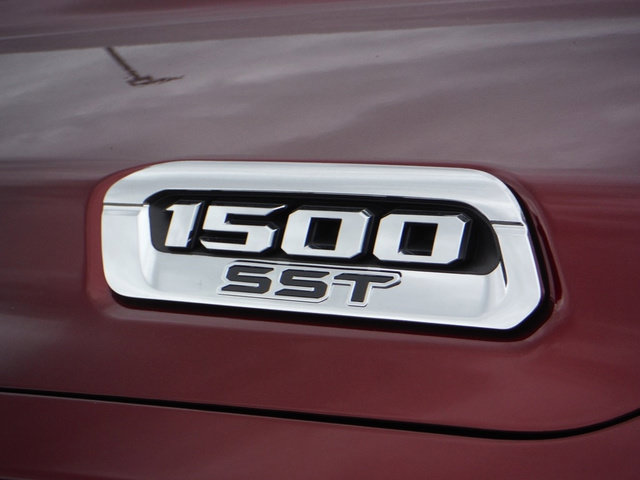 Used 2025 RAM 1500 Laramie AWD/4WD image 8