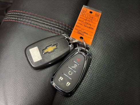 Used 2023 Chevrolet Traverse RS image 44