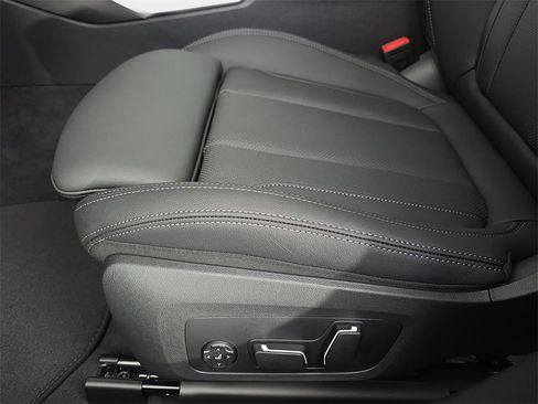 New 2026 BMW 330i xDrive Sedan w/ M Sport Package image 28