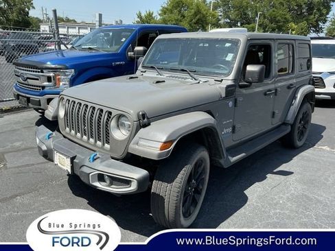 Used 2022 Jeep Wrangler Unlimited Sahara w/ Cold Weather Group AWD/4WD image 1