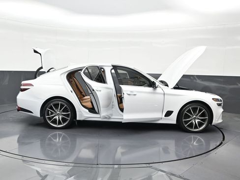 Used 2022 Genesis G70 3.3T AWD/4WD image 32