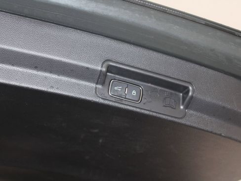 Used 2023 Ford Explorer XLT w/ Equipment Group 202A image 18