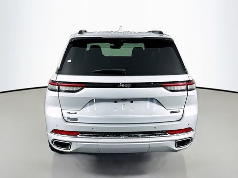 Used 2022 Jeep Grand Cherokee Overland w/ Luxury Tech Group IV AWD/4WD image 6