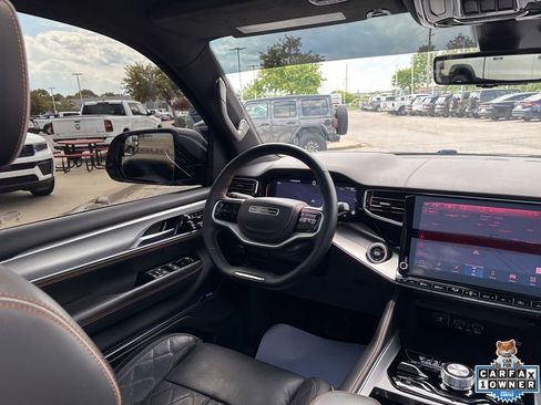 Used 2023 Jeep Grand Wagoneer Series III AWD/4WD image 52