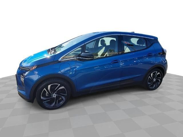 Used 2023 Chevrolet Bolt LT w/ Infotainment Package FWD image 1